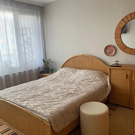 Апартаменты Lovely Two-bedroom Flat In Centre