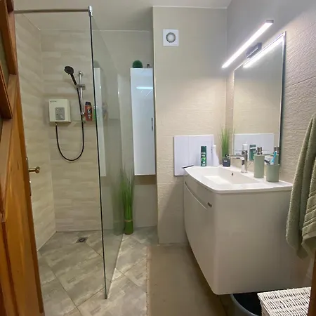 Lovely Two-bedroom Flat In Centre Апартаменты *