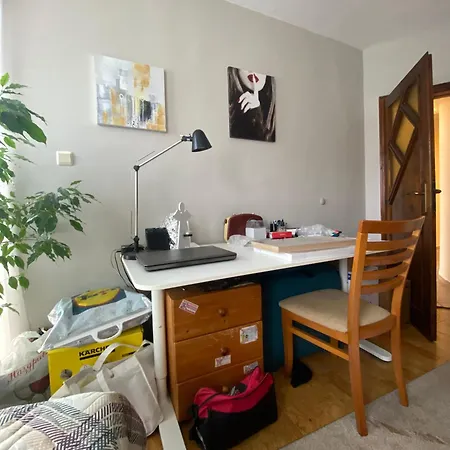 Апартаменты Lovely Two-bedroom Flat In Centre