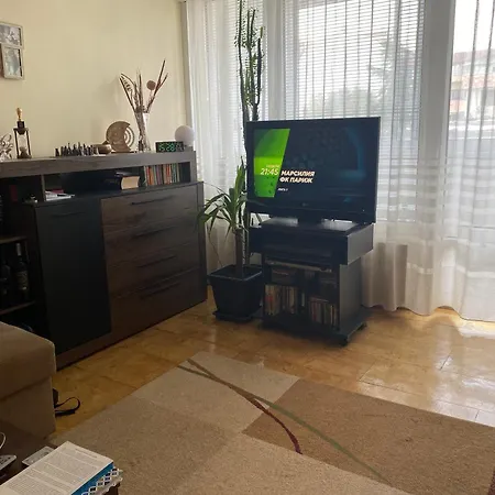 Lovely Two-bedroom Flat In Centre Апартаменты Бургас